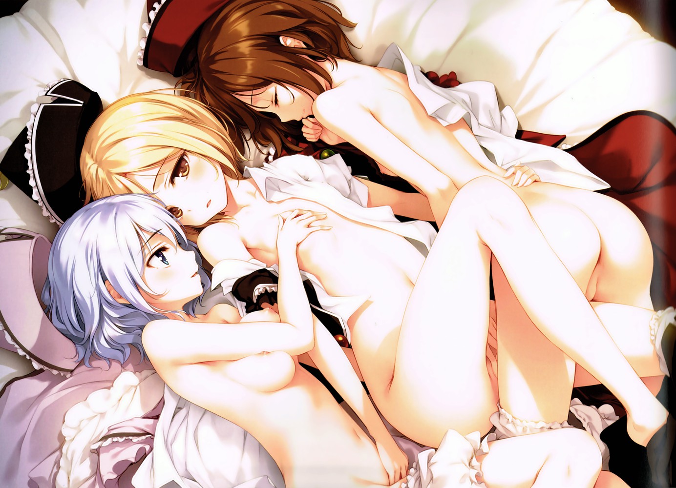 Hentai yuri threesome on bed